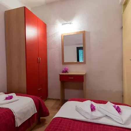 In 6236 Apartment *